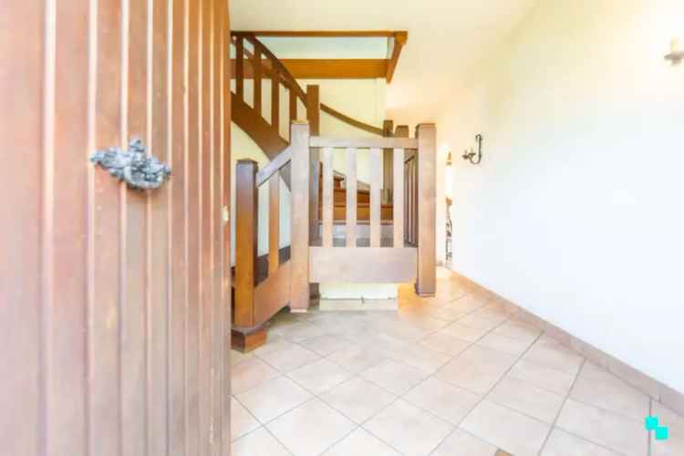 Te renoveren villa met 5 slaapkamers te Melle