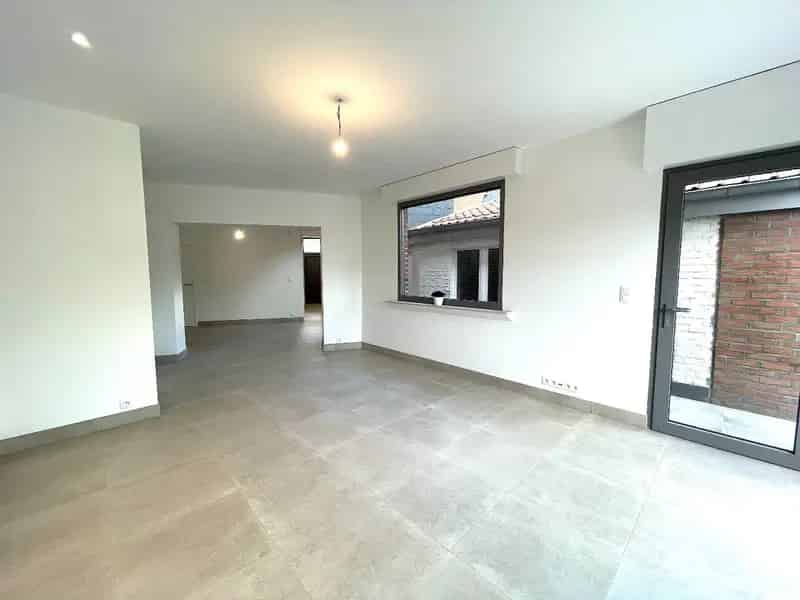 Gerenoveerde woning 3 slaapkamers grote tuin