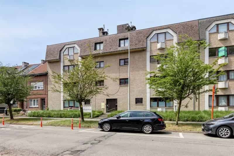 Appartement te koop met terras en garagebox