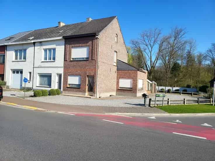 Huis te Koop Hever: Rustige Dorpskern, 4 slaapkamers, Garage
