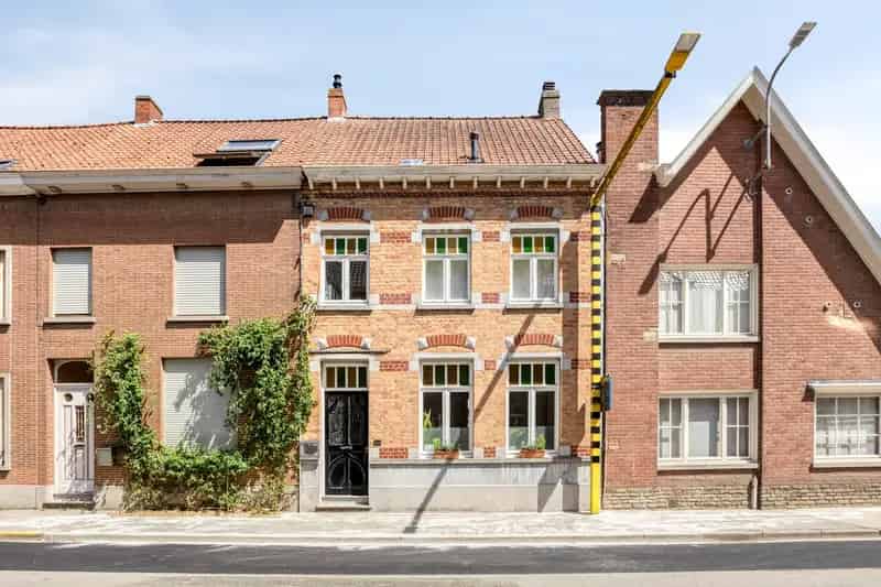 Authentieke Rijwoning 4 Slaapkamers Grote Tuin Rollegem