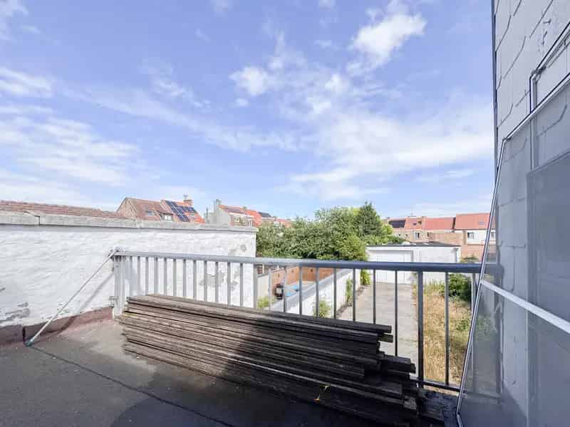 Huis te huur Brugge: Ruime woning te renoveren met garage en opslag
