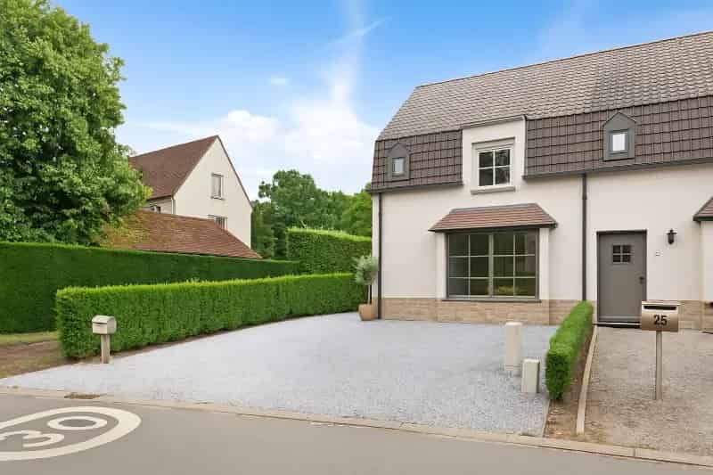 Huis te koop Sint-Martens-Latem: gerenoveerde woning met tuin