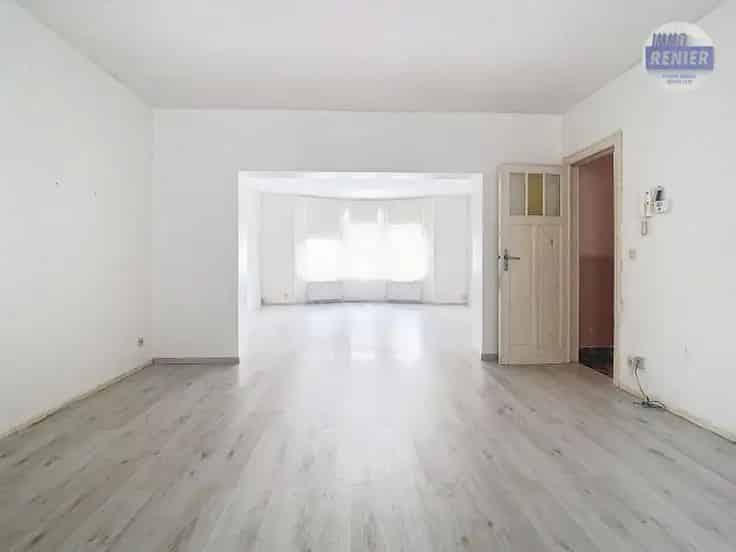 6 Slaapkamers Huis Te Koop met Garage en Tuin