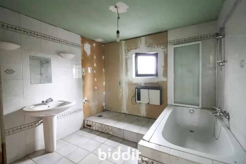 Te renoveren woning 259m² 4-5 slaapkamers grote tuin