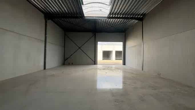 KMO Unit te Huur Vichte 217m²
