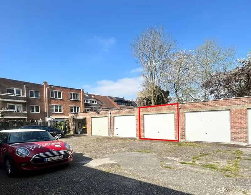 Garagebox te koop - Ruime opslag - 18m²
