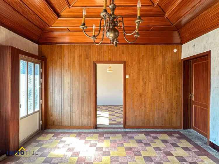 Te renoveren woning met veel potentieel en grote tuin