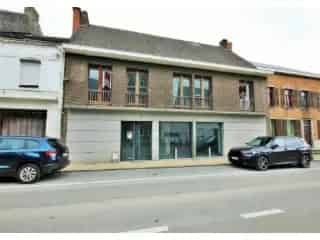 Handelspand te Koop Florennes 530m² 10 Kantoren