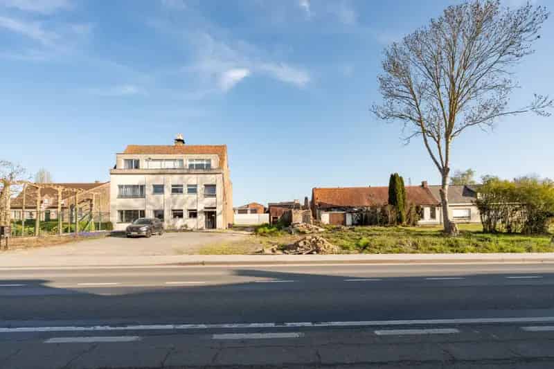 Bouwgrond 2014m²  - Mogelijkheden voor eengezins- of meergezinswoning