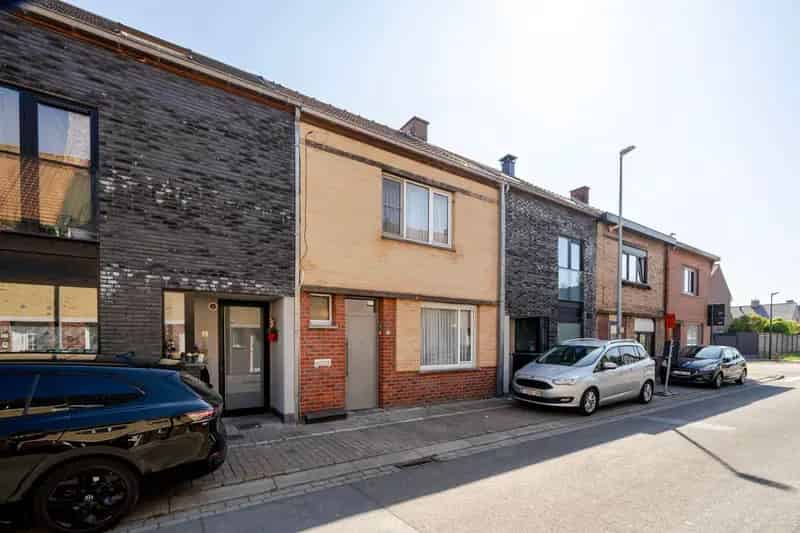 Woning met tuin en achterom