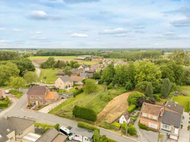 Gunstig gelegen perceel bouwgrond voor halfopen bebouwing op 7a 58ca, vlakbij het centrum van Hoeselt