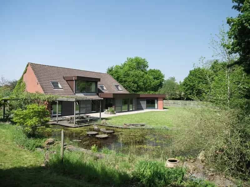 Ruime Vrijstaande Woning te koop met 6 slaapkamers en grote tuin