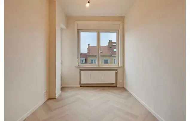 Huur 2 slaapkamer appartement van 119 m² in Brussels