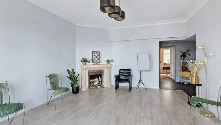 Gerenoveerd Appartement te Ukkel met Garage en Terrassen