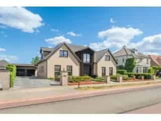 Huis te Koop Pelt - Luxe Villa met Zwemvijver
