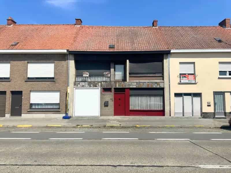 Ruime gezinswoning met tuin in Roeselare