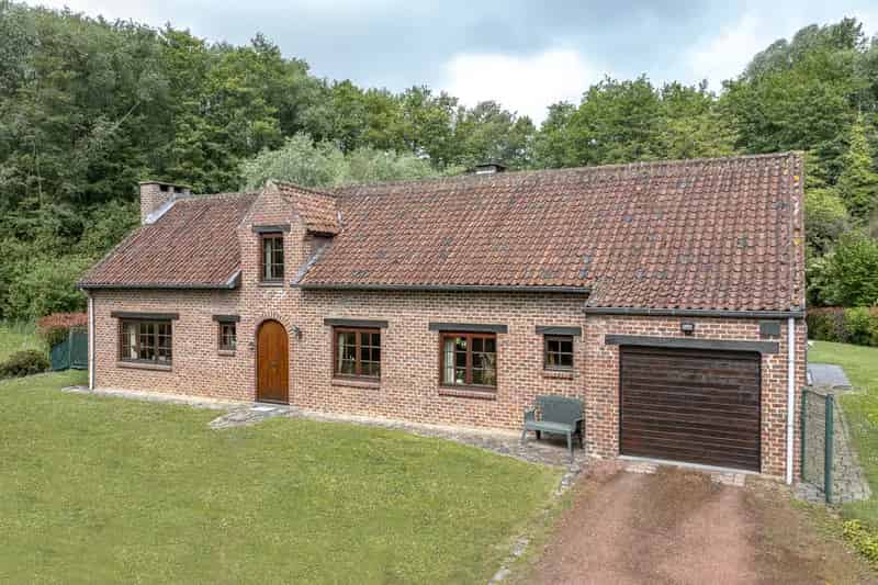 Landelijke Villa te Bodegem met Zwemvijver