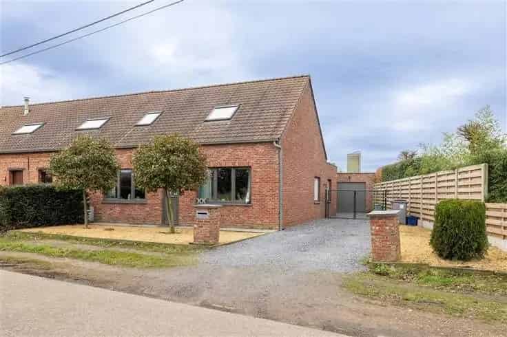 Gerenoveerde Halfopen Bebouwing Rustige Omgeving