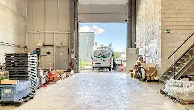 Te koop bedrijfsvastgoed KMO unit Conservenweg Stabroek met 4 parkings