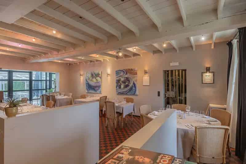 Restaurant met Ruime Privé Parking