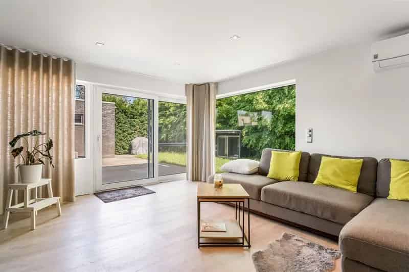 Huis te koop Zonhoven: Ruime woning met praktijkruimte en 4 slaapkamers