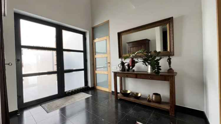 Huis te huur: Exclusieve villa met zwembad en tuin