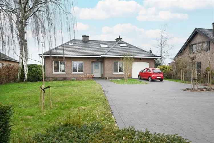 Te koop villa met zwembad op groot perceel in perfecte gezinslocatie