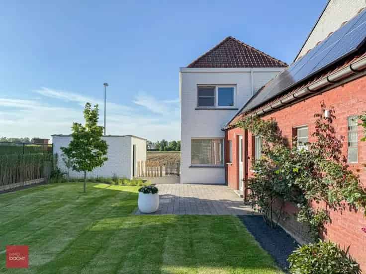 Vernieuwde Koppelwoning met Zuidtuin en Garage