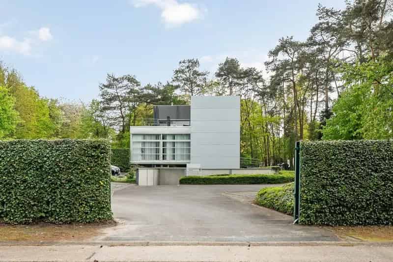 Kantoorruimtes met ruime parking op een perceel van 2534 m² te Tremelo