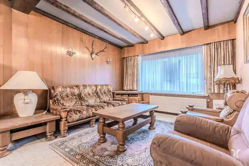 Woning en bouwgrond rustige ligging