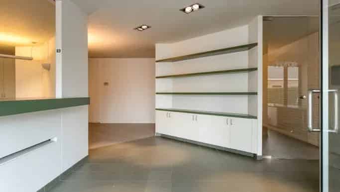 Magazijn met bureel te koop in Ooigem