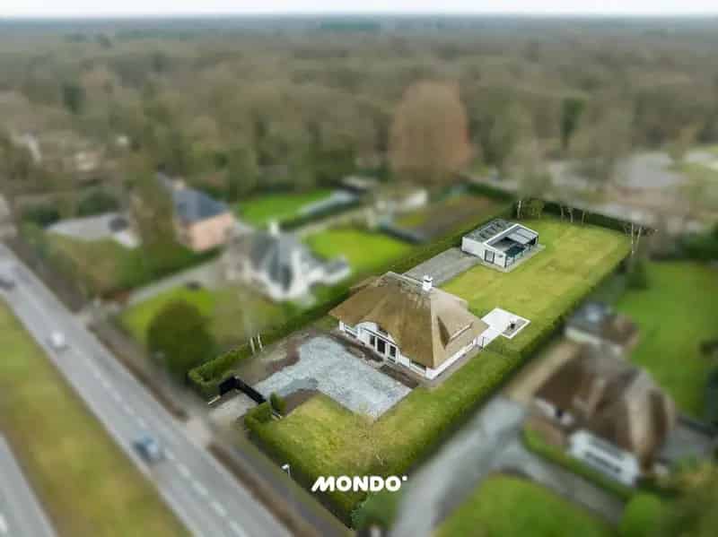 Karaktervolle Villa met Poolhouse Sauna en Riante Tuin Brasschaat