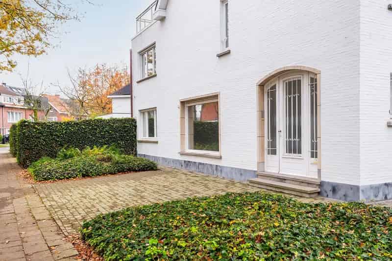 Opbrengsteigendom 2 Appartementen 2 Garageboxen