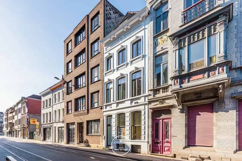 Huis te Koop Gent: Opbrengsteigendom met 3 Slaapkamers en Handelsruimte