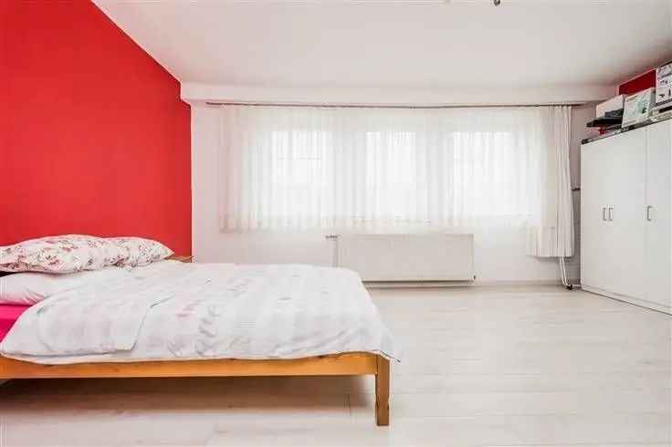 Te koop appartement op de 3de verdieping met zolder in een kleine mede-eigendom