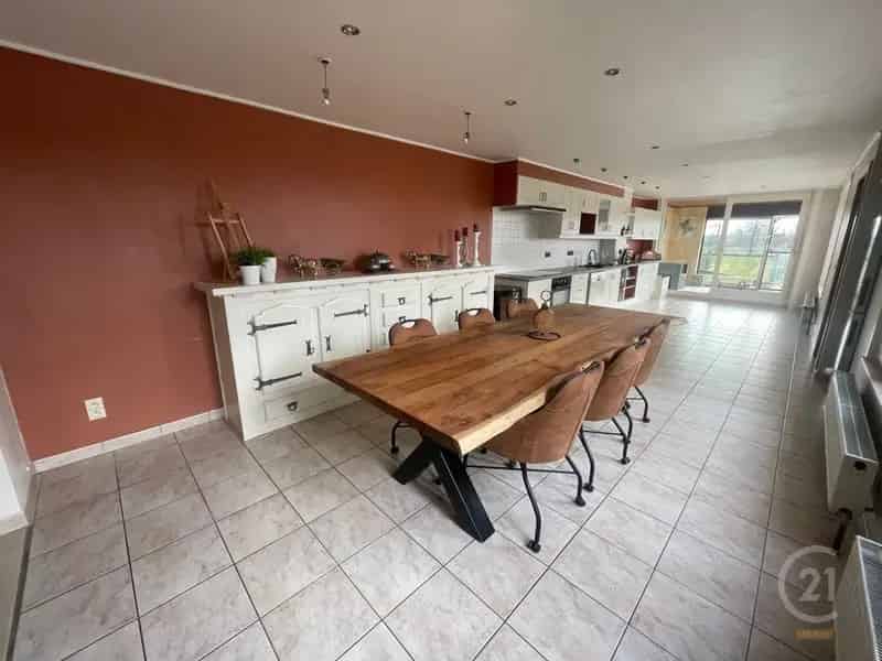 Ruime Gezinswoning met Dubbele Garage Moere
