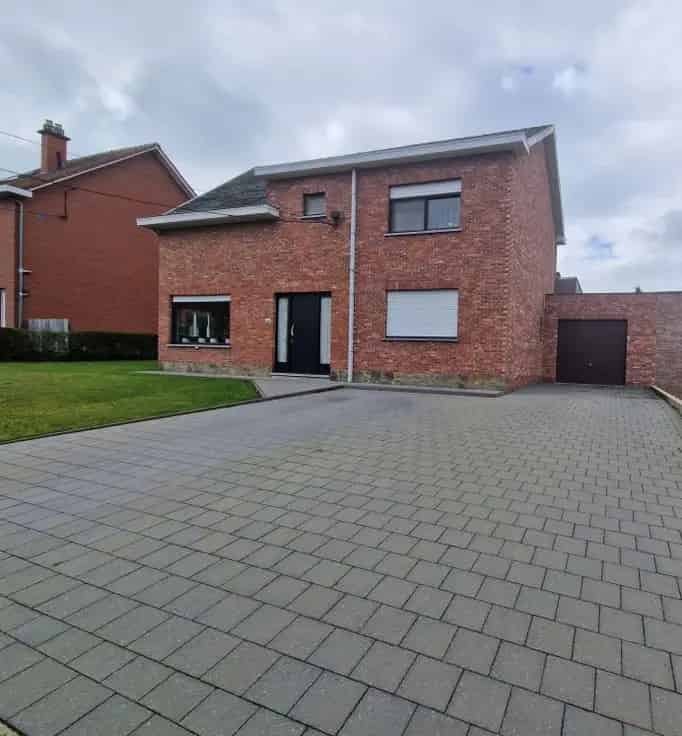 Tweewoonst te Koop Wintam: Ruime woning met tuin en garage