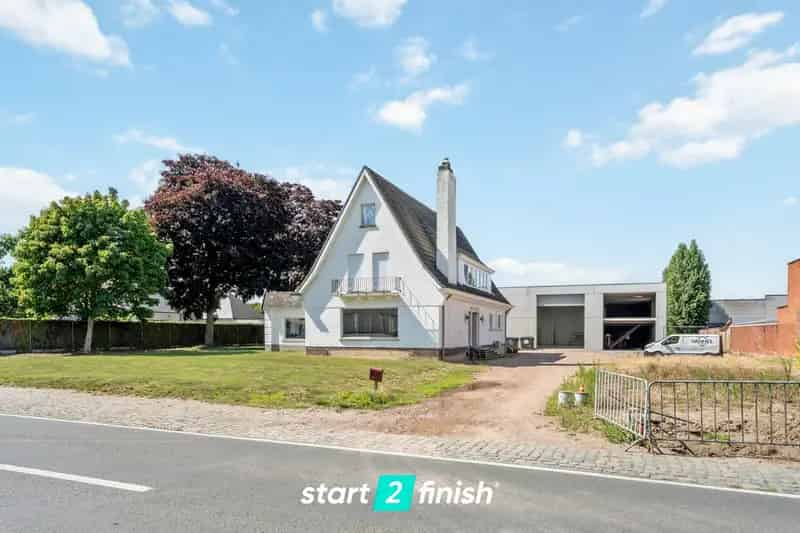 Huis te huur Oostrozebeke: 6 slaapkamers, grote loods 482m²