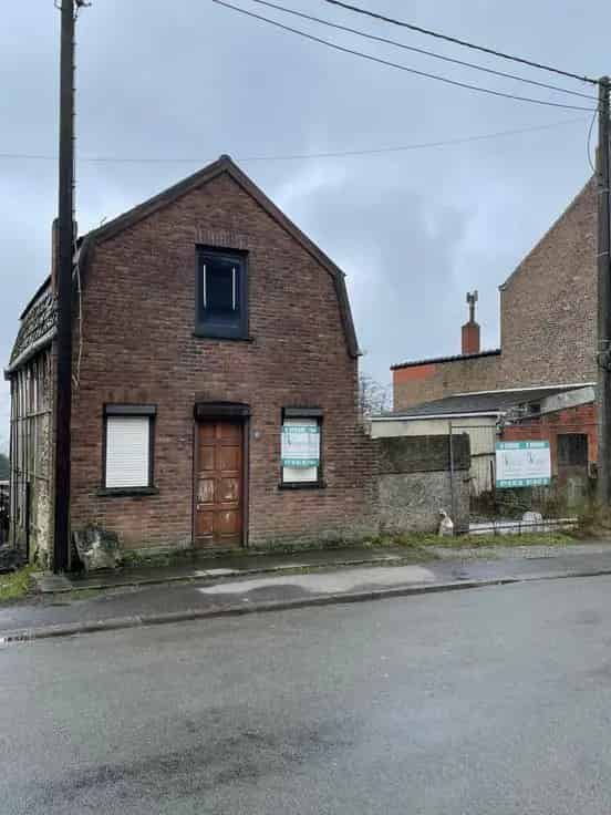 Huis Te Koop Nabij Snelwegen Scholen Winkels Renovatie Vereist