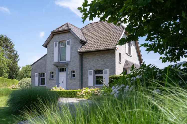 Huis te koop Lokeren: luxe villa met zwembad en optionele weide
