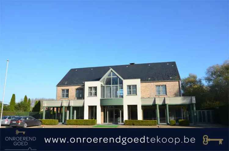 Huur ruim duplex appartement met winkel en serres in uitstekende locatie