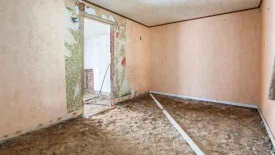 Compleet te renoveren woning met 4 slaapkamers