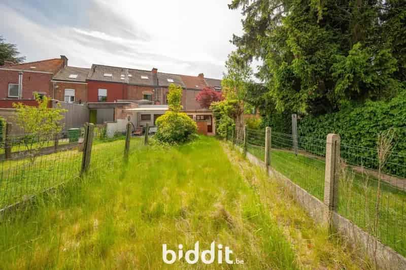 Rijwoning met Tuin Nabij Stadscentrum