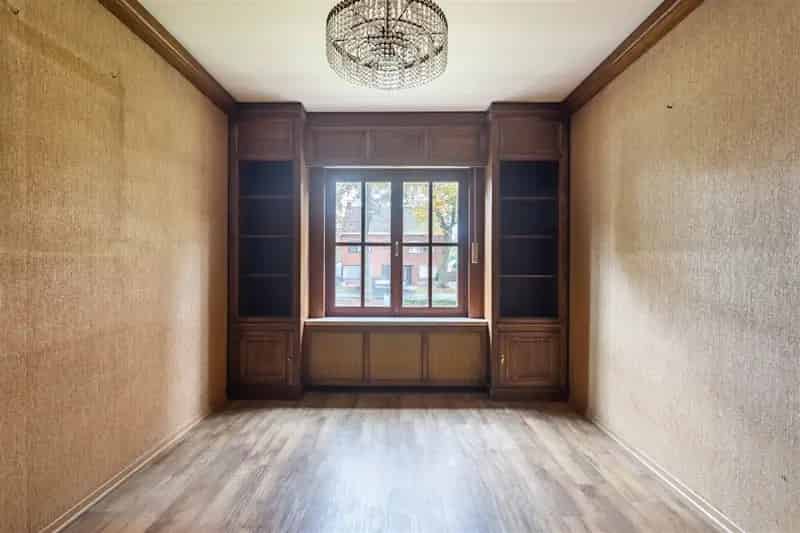 Te renoveren villa met karakter en bos in Lembeke