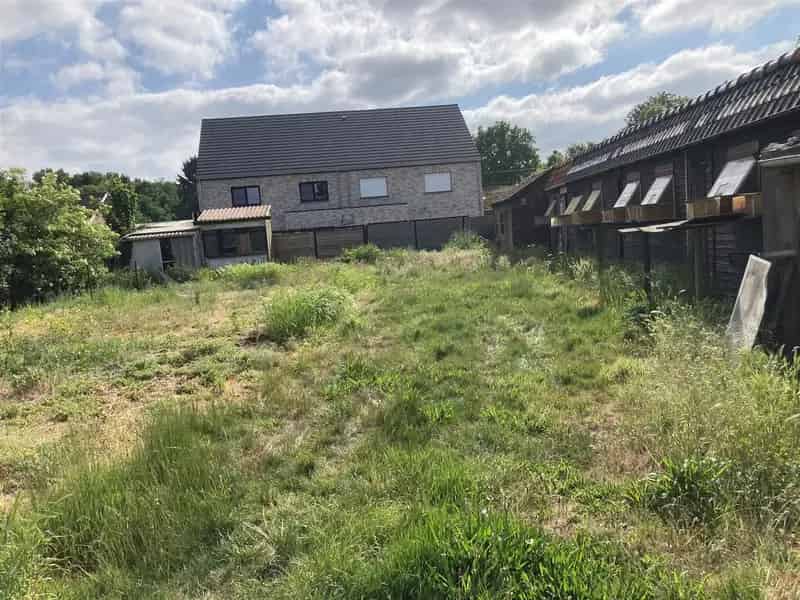 Huis te koop: Afbraakwoning op ruim perceel nabij E34