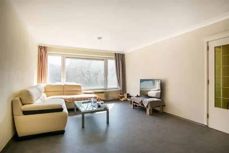 Appartement te Koop Berchem Nabij Winkels en Sport