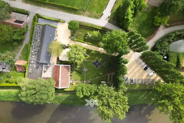 Villa Te Koop Lievegem: Landhuis met Bedrijfsgebouw aan het Water