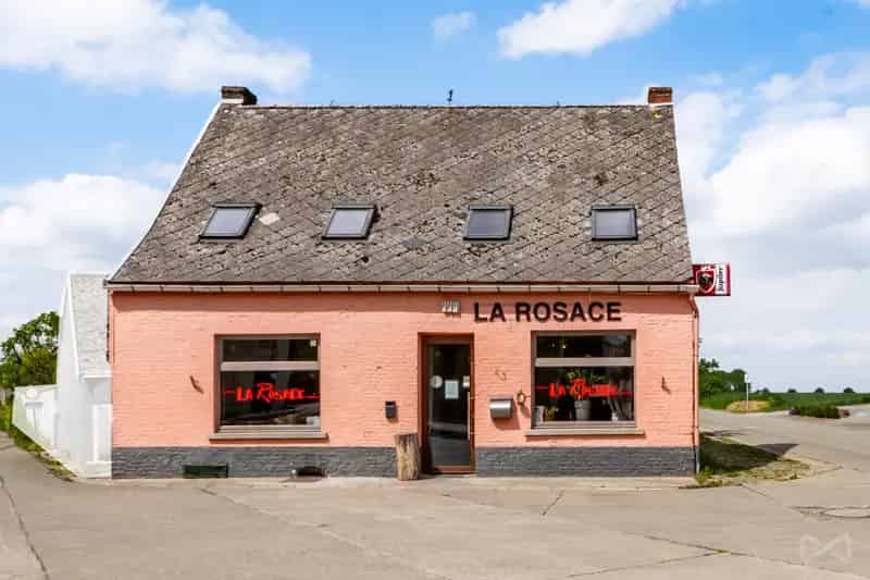Huis te koop Ormeignies: Handelspand met Cafe en Appartement