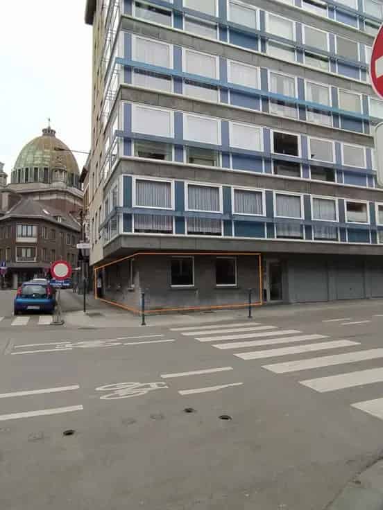 Appartement te koop Charleroi: 1 slaapkamer, bureau, garage optie